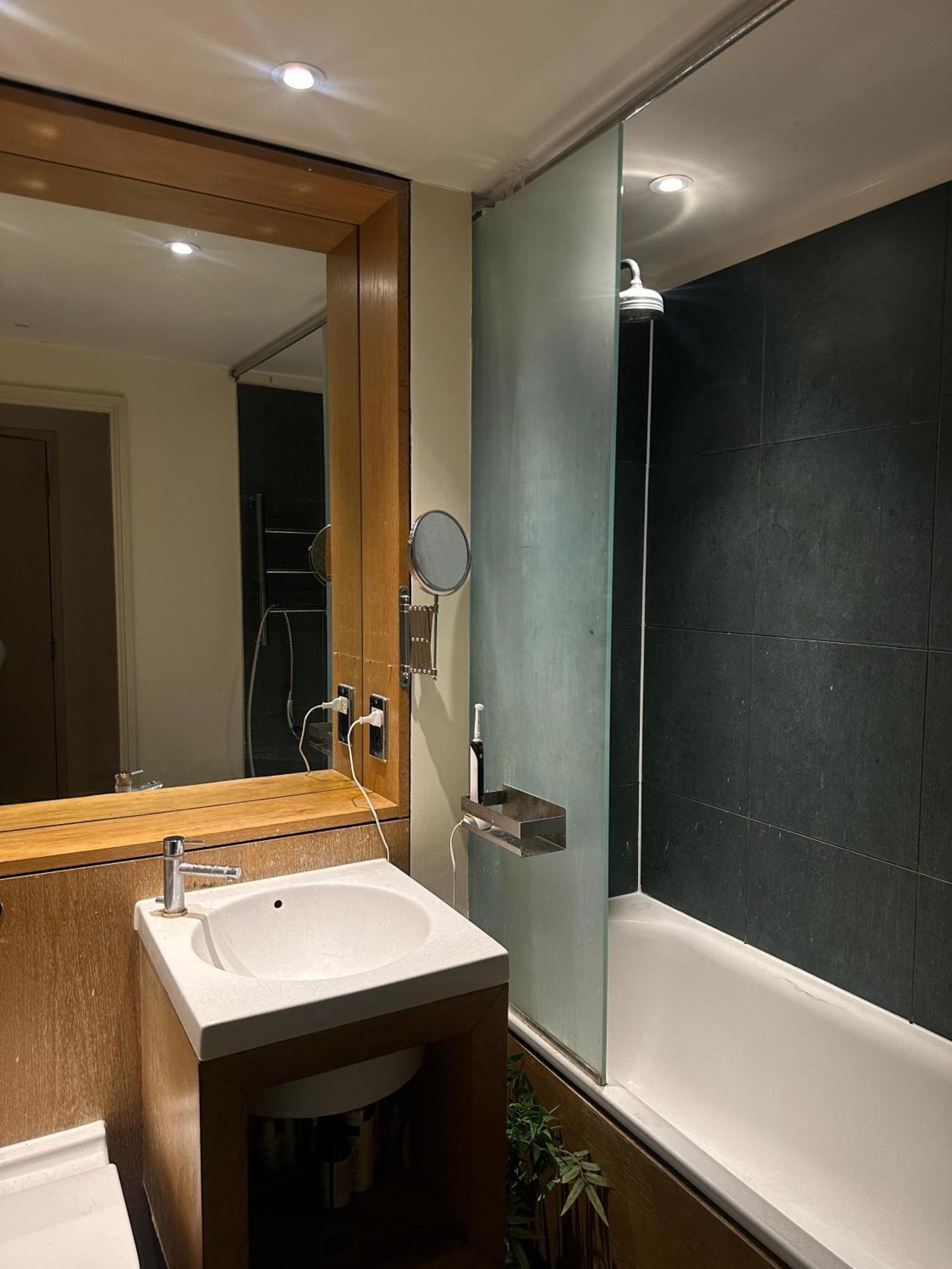 The Skyline Square Flat Close To Paddington Station * Londra